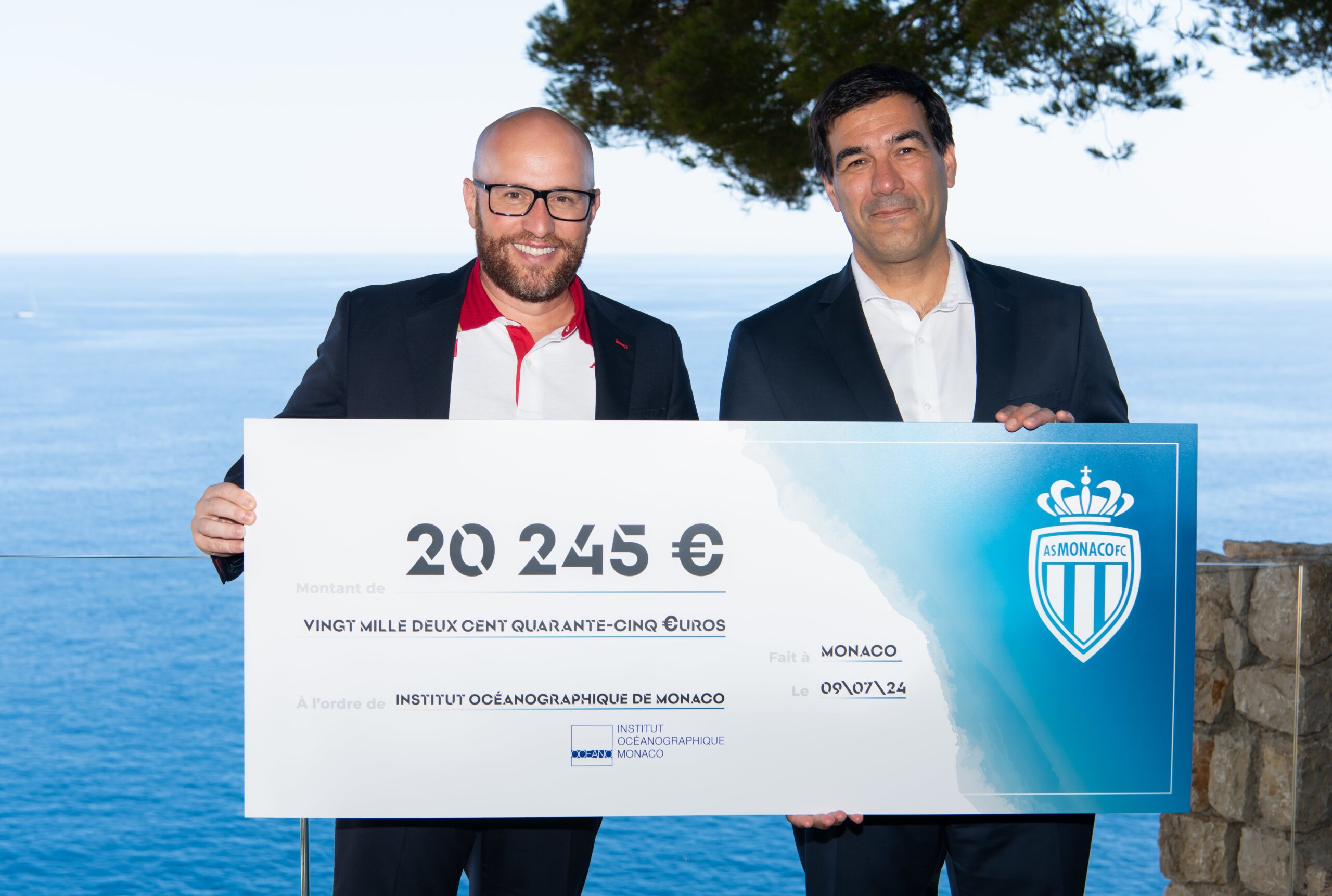 L'AS Monaco Remet un Chèque de 20 245 Euros à l'Institut Océanographique